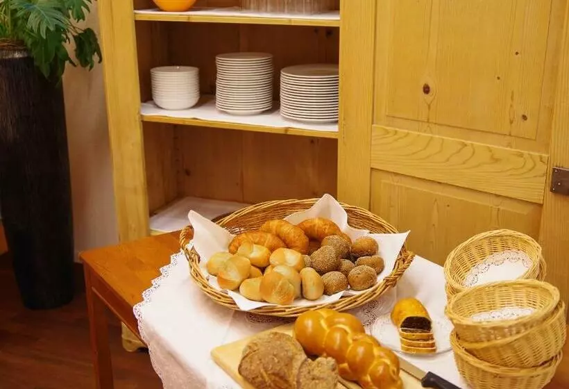 Majatalo Garni Arnegg