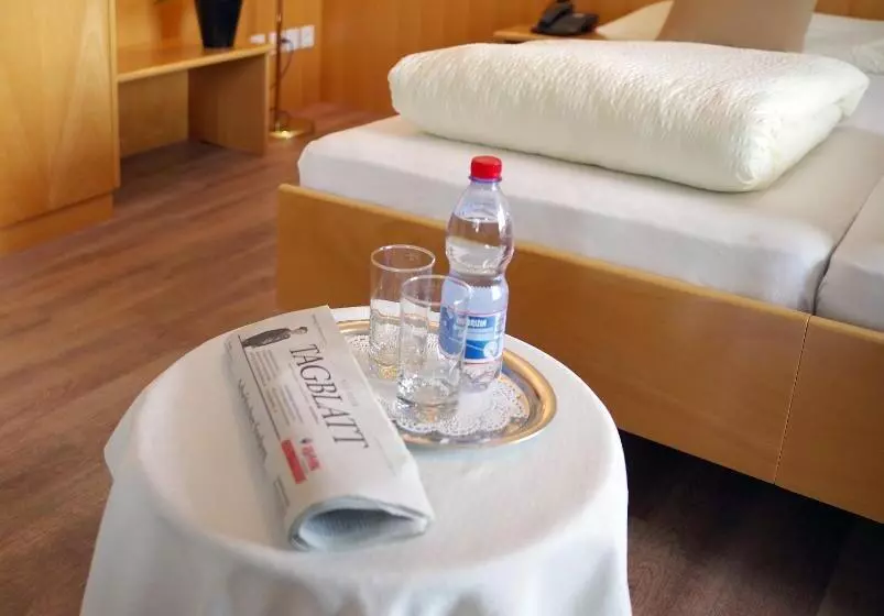 Majatalo Garni Arnegg