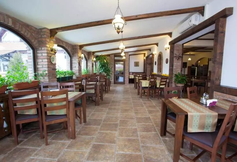 Pensiunea Laci Csarda Ernei