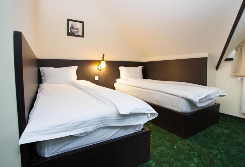 Pensiunea Laci Csarda Ernei