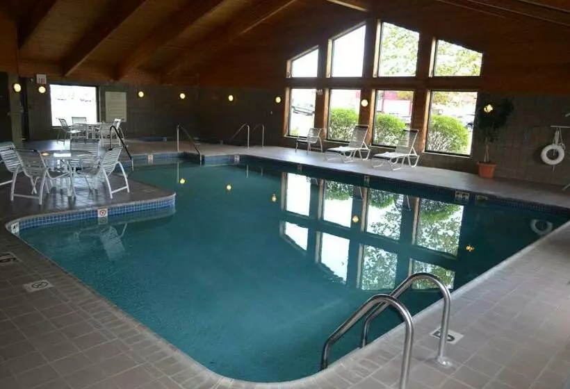 Cobblestone Hotel & Suites Wisconsin Rapids