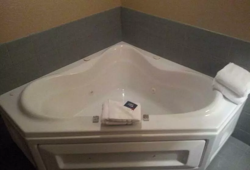 Cobblestone Hotel & Suites Wisconsin Rapids