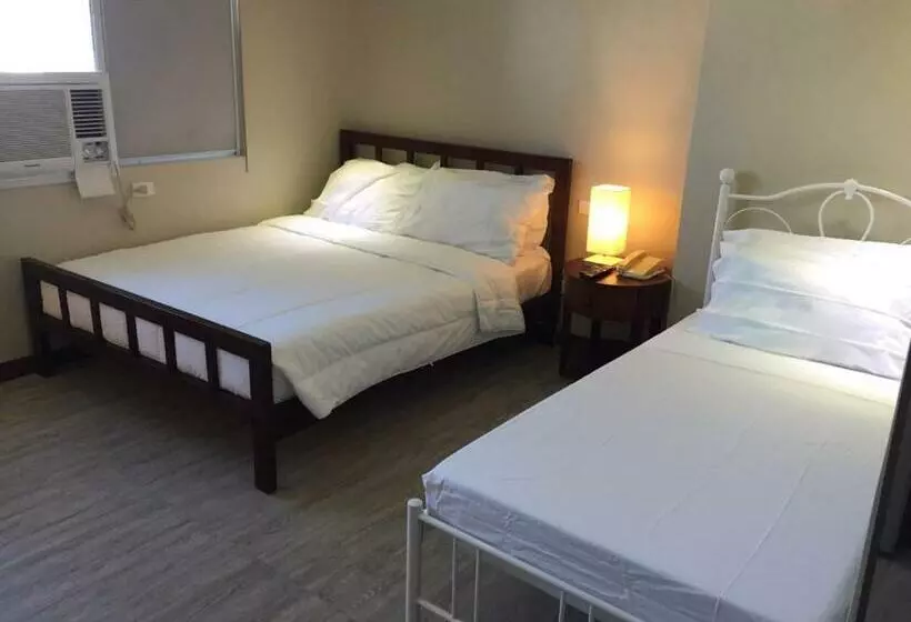 ホテル Golden Peak Condo