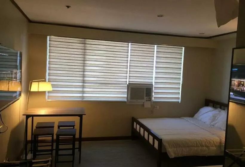 ホテル Golden Peak Condo