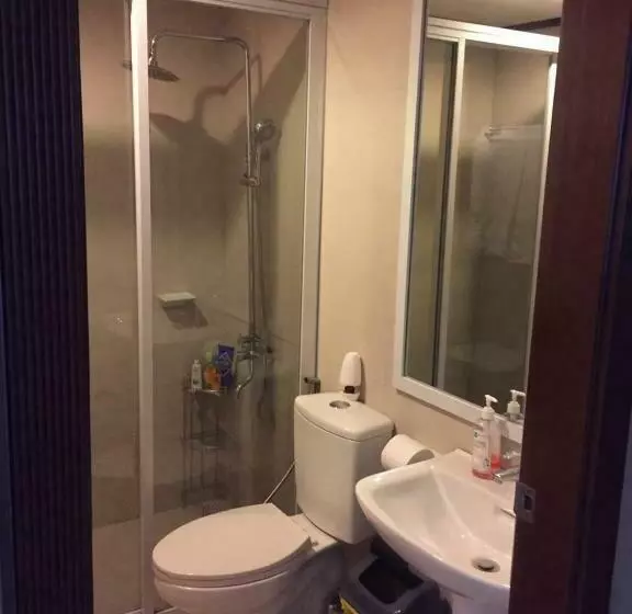 ホテル Golden Peak Condo