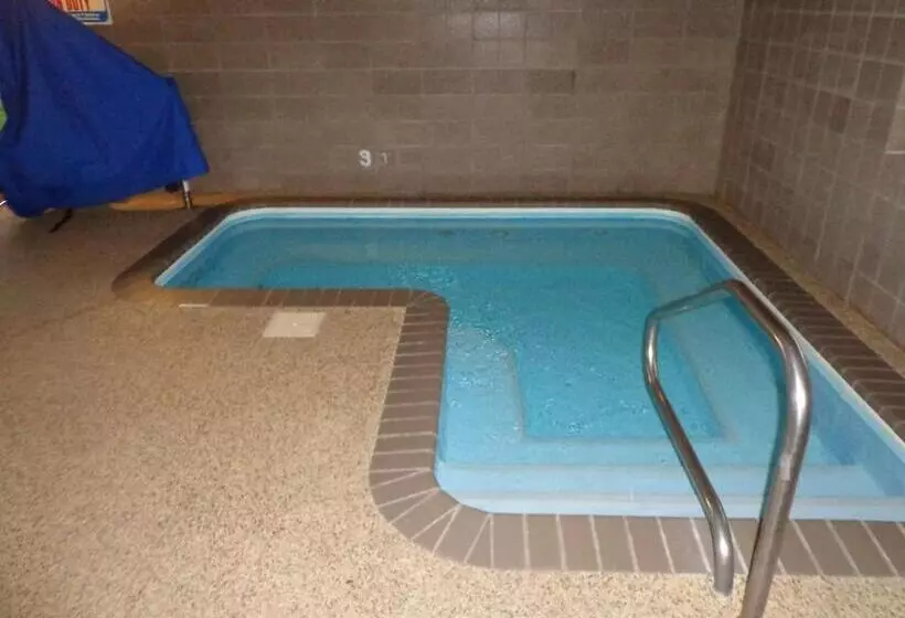 فندق Americinn By Wyndham Bismarck