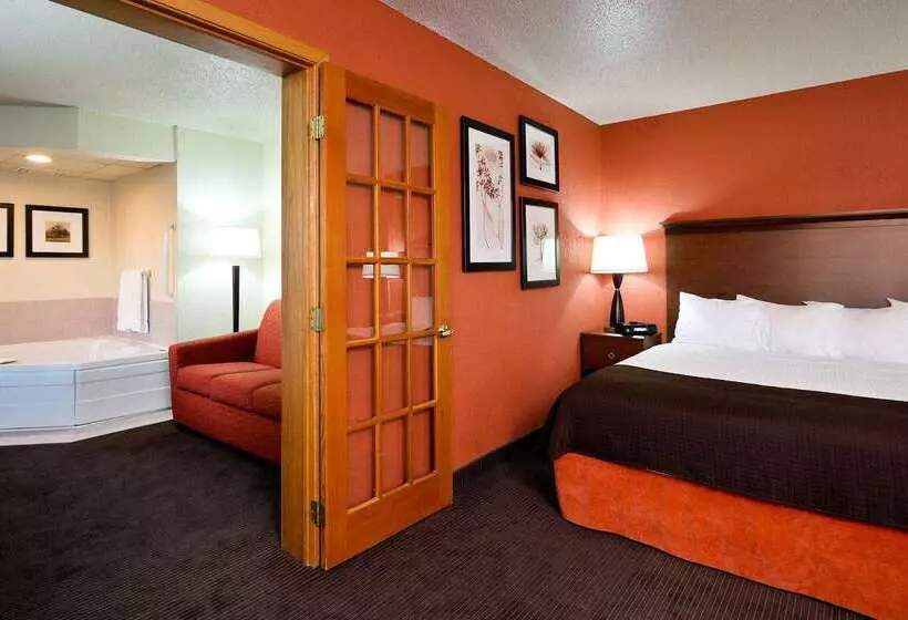 Отель Americinn By Wyndham Manitowoc