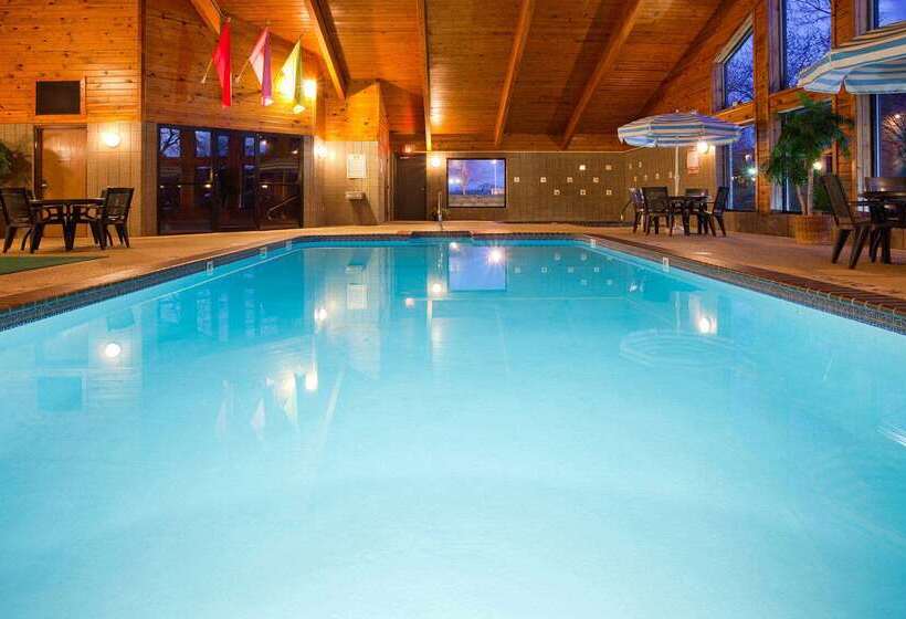 בית מלון כפרי Americinn By Wyndham Manitowoc