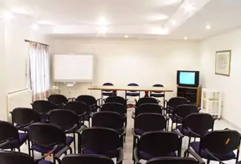 هتل Crillon Mendoza