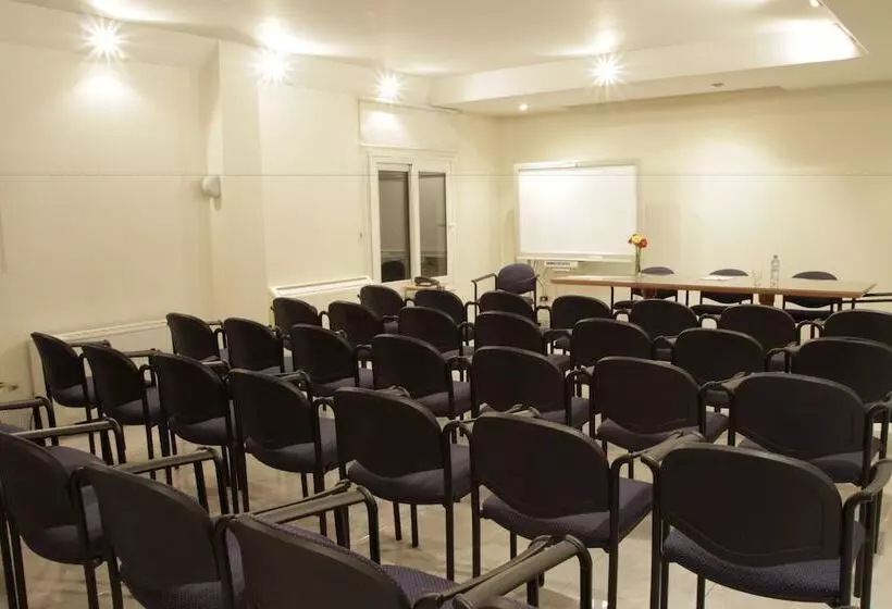 هتل Crillon Mendoza