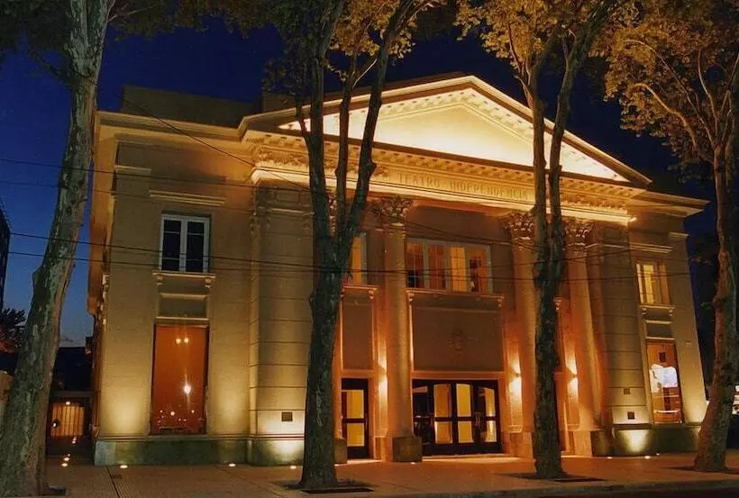 هتل Crillon Mendoza