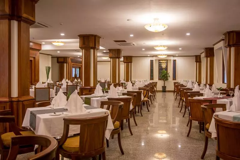 Отель Empress Angkor Resort & Spa