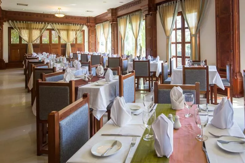 Отель Empress Angkor Resort & Spa