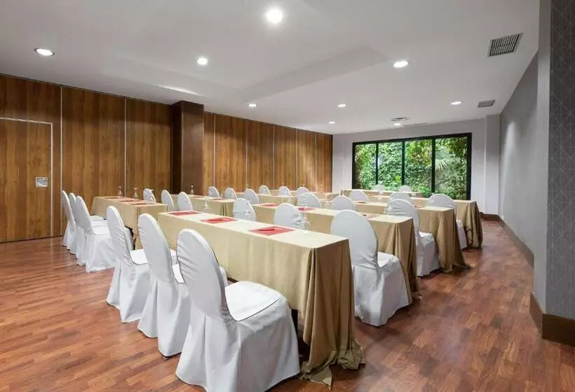 酒店 Exe Agora Caceres