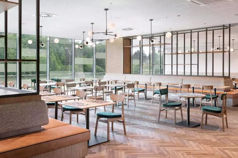 هتل Four Points By Sheraton Ljubljana Mons