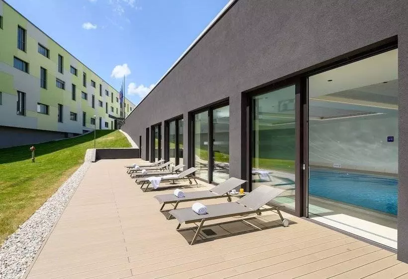 هتل Four Points By Sheraton Ljubljana Mons