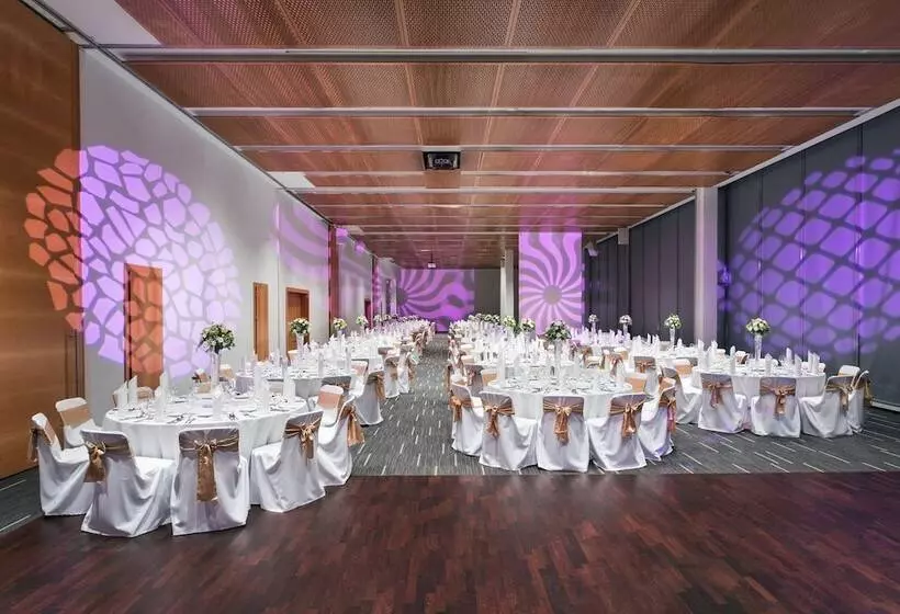 هتل Four Points By Sheraton Ljubljana Mons