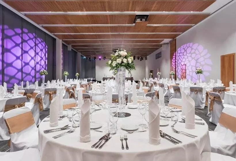 هتل Four Points By Sheraton Ljubljana Mons