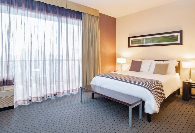 Отель Sandman Suites Vancouver On Davie