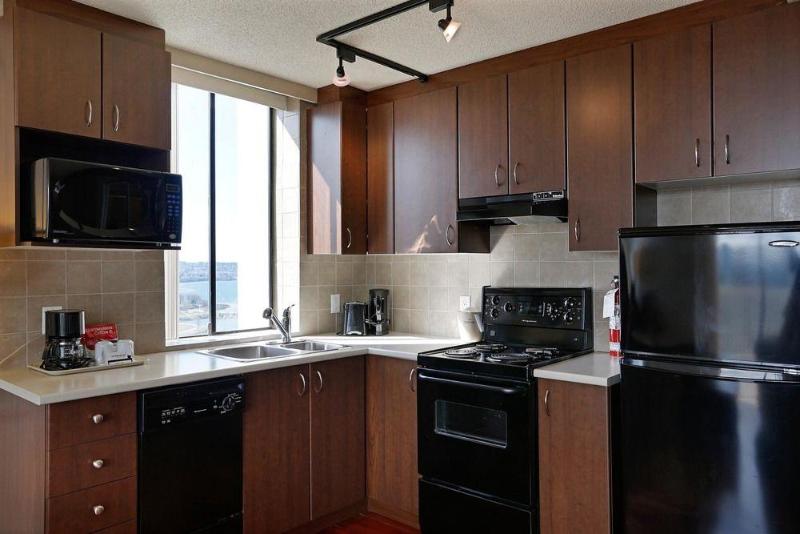 Отель Sandman Suites Vancouver On Davie