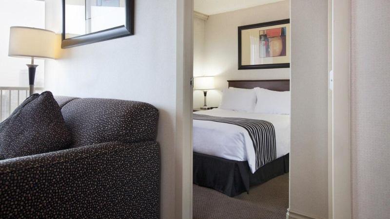 Отель Sandman Suites Vancouver On Davie