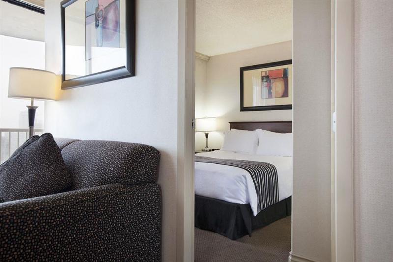 Отель Sandman Suites Vancouver On Davie