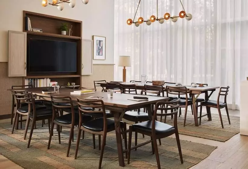 Отель The Hoxton, Poblenou