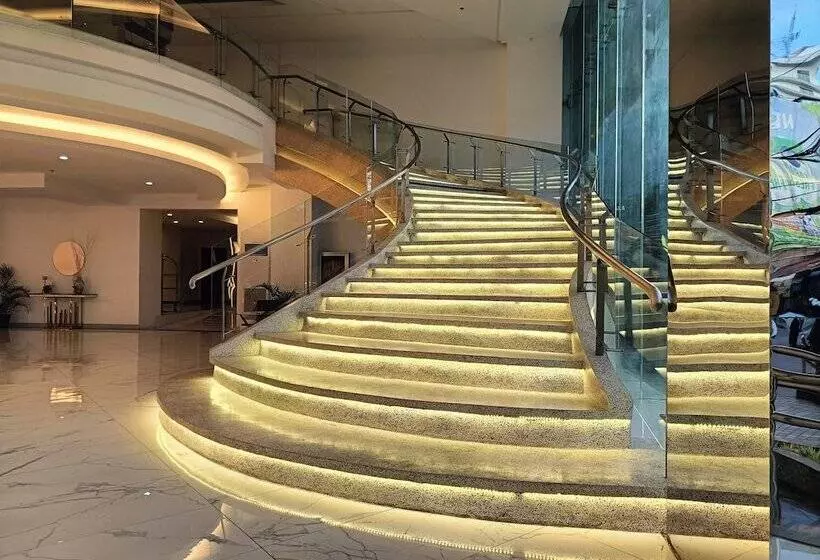 ホテル Golden Peak Condo