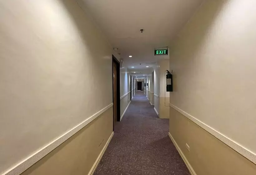 ホテル Golden Peak Condo