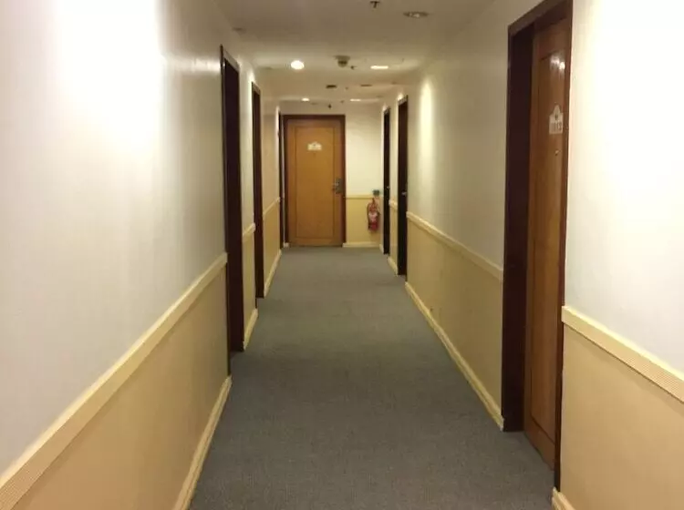 ホテル Golden Peak Condo