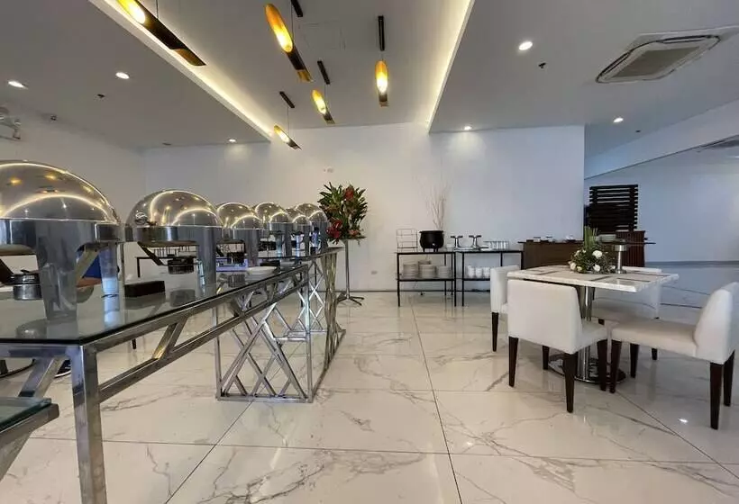 ホテル Golden Peak Condo