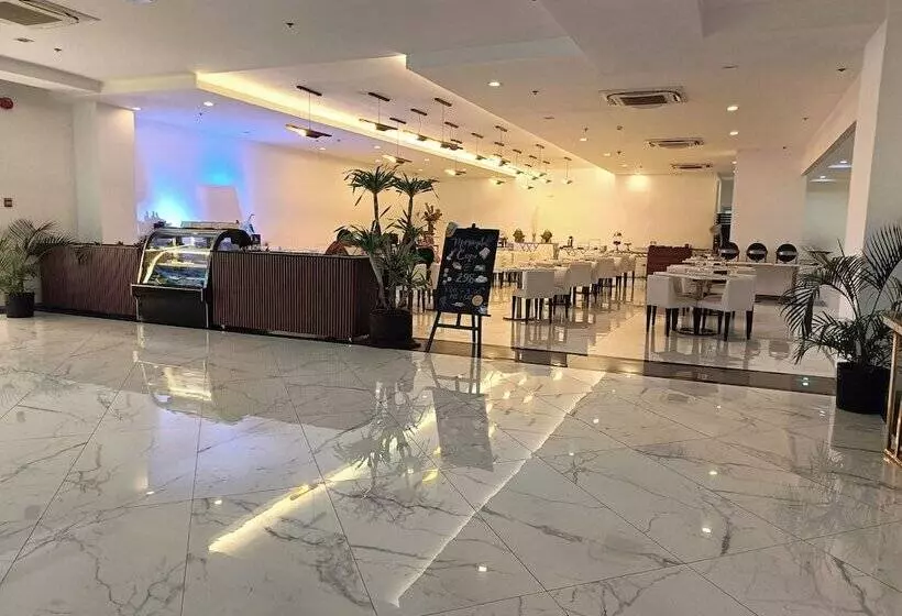 ホテル Golden Peak Condo