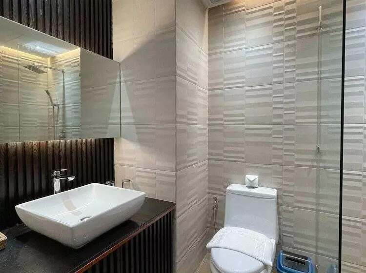 ホテル Golden Peak Condo