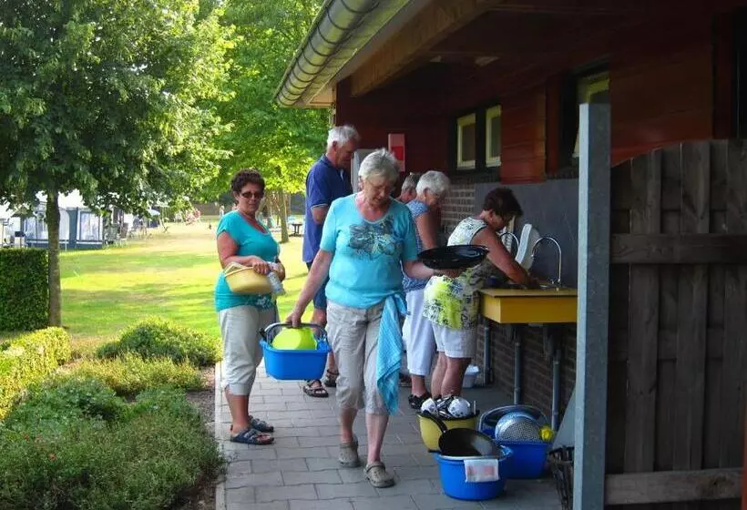 Aamiaismajoitus (B&B) Pipowagen Minicamping De Linde