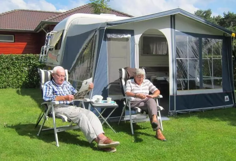 Aamiaismajoitus (B&B) Pipowagen Minicamping De Linde