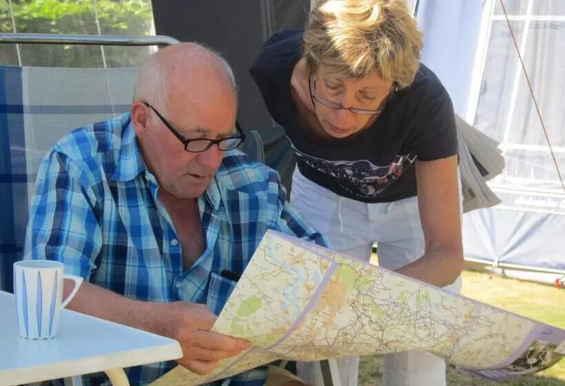 Aamiaismajoitus (B&B) Pipowagen Minicamping De Linde