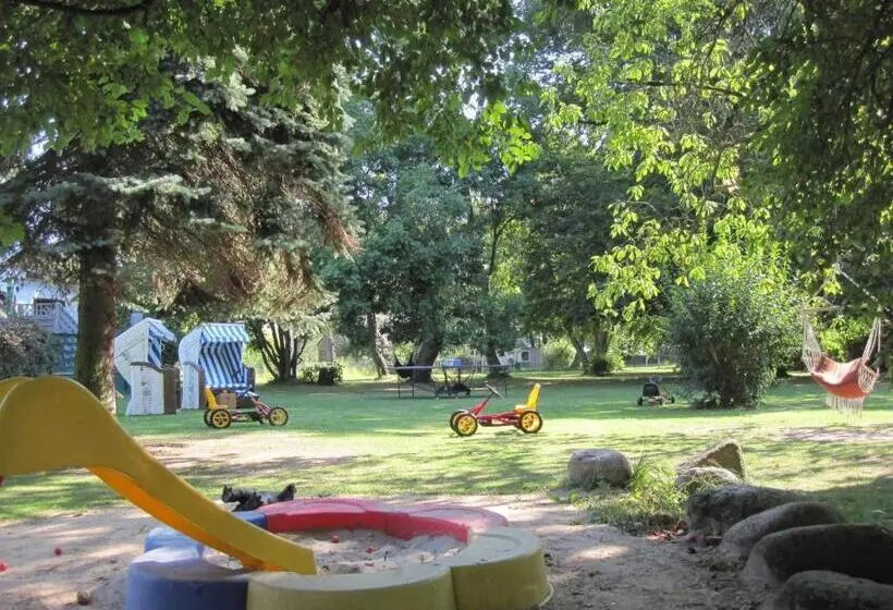 ホテル Ferienhaus 3 _ Ferien Im Gutspark
