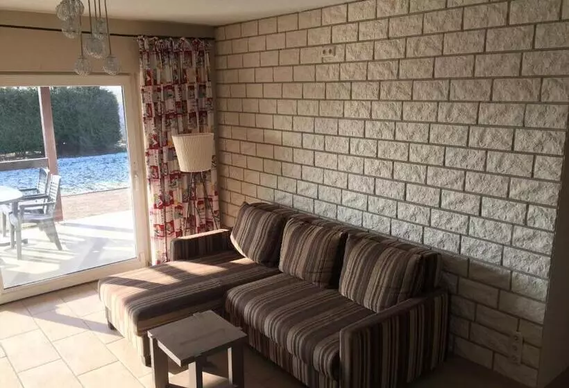ホテル Ferienhaus 3 _ Ferien Im Gutspark