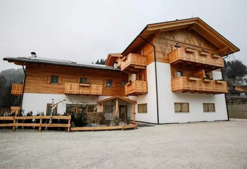 Hotelli Garnì & Wellness Anderle