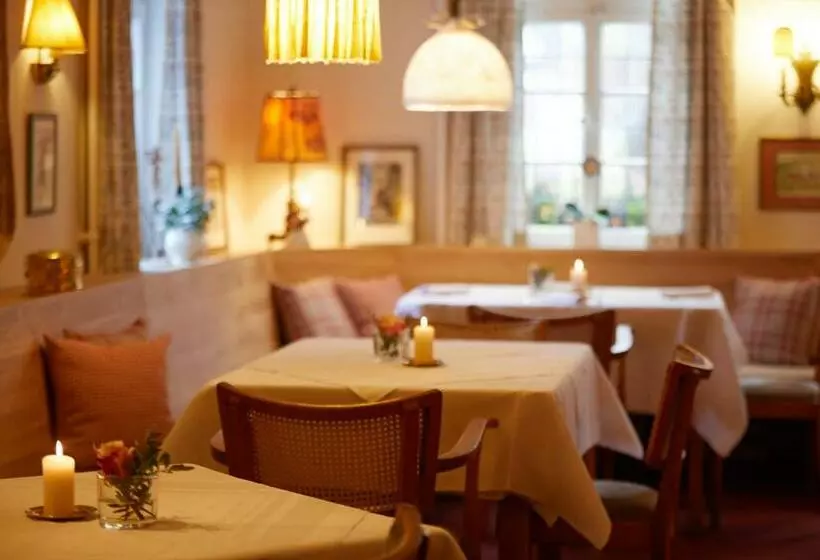 Hotelli Gasthof Zu Den Linden