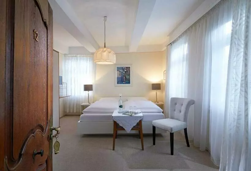 Hotelli Gasthof Zu Den Linden