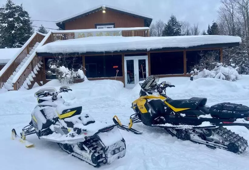 ホテル Madawaska Lodge