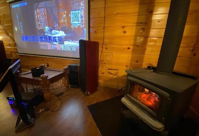 בית מלון כפרי Madawaska Lodge