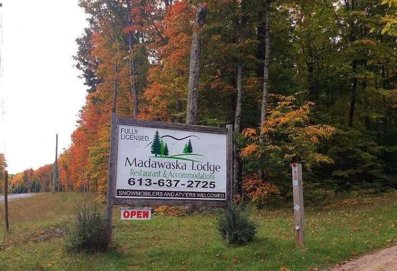 ホテル Madawaska Lodge