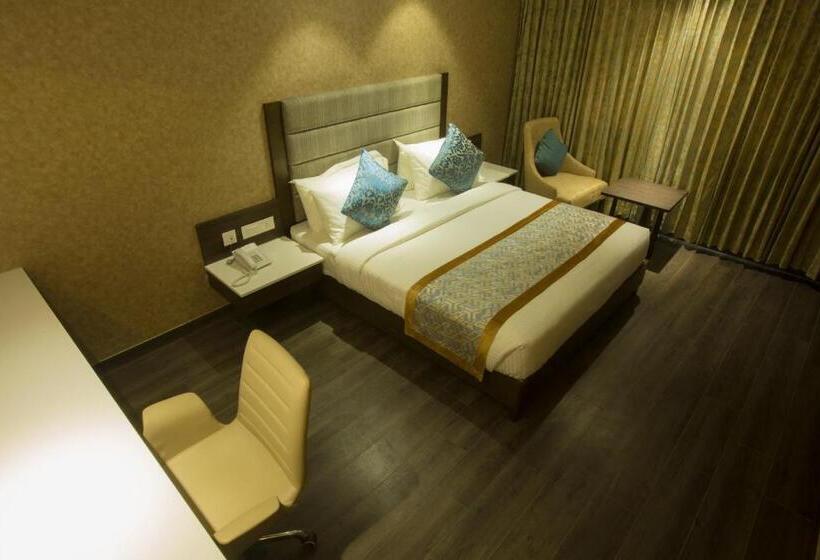 Hotel Saradha Grande