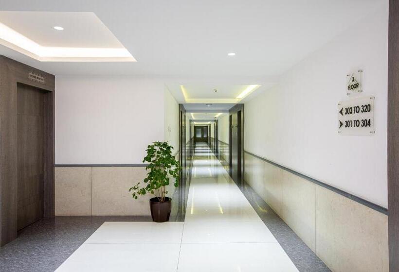 Hotel Saradha Grande