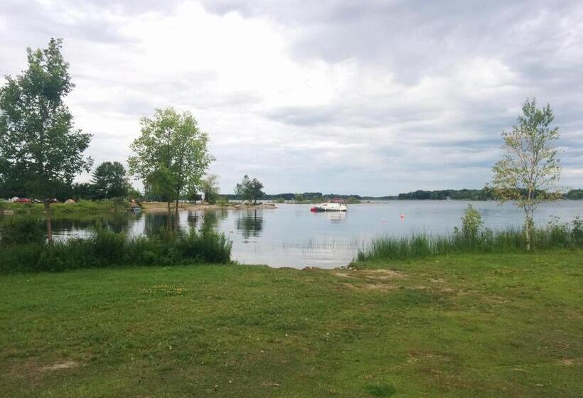 فندق على الطريق All Tucked Inn