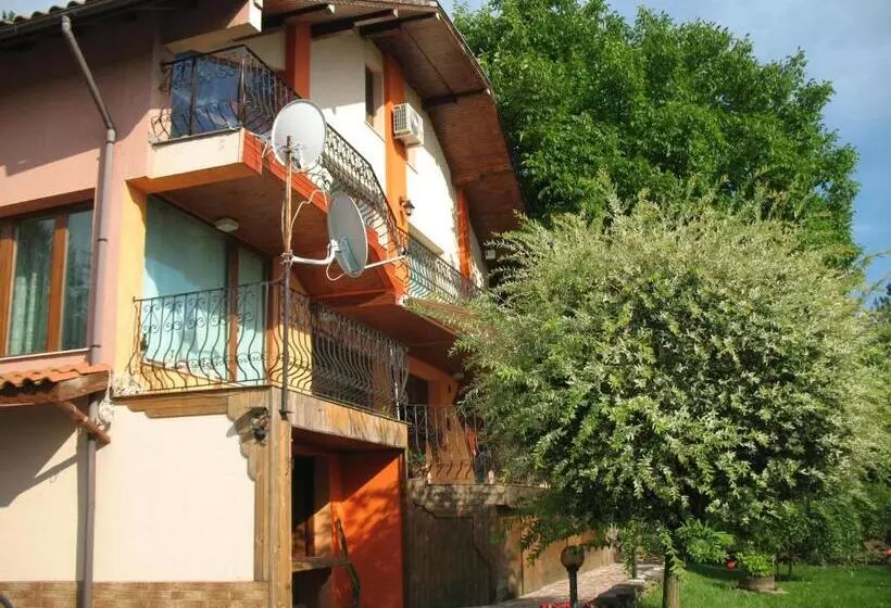 Majatalo Guest House Slivek