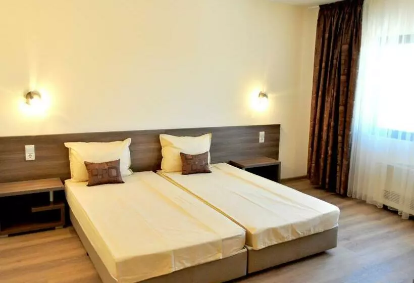 پانسیون Yustina Villas Guest House