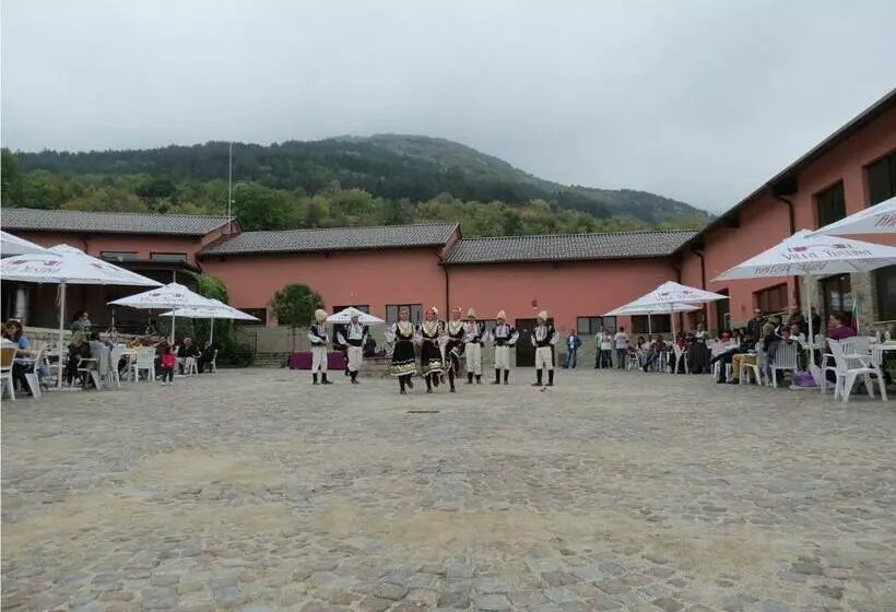 پانسیون Yustina Villas Guest House